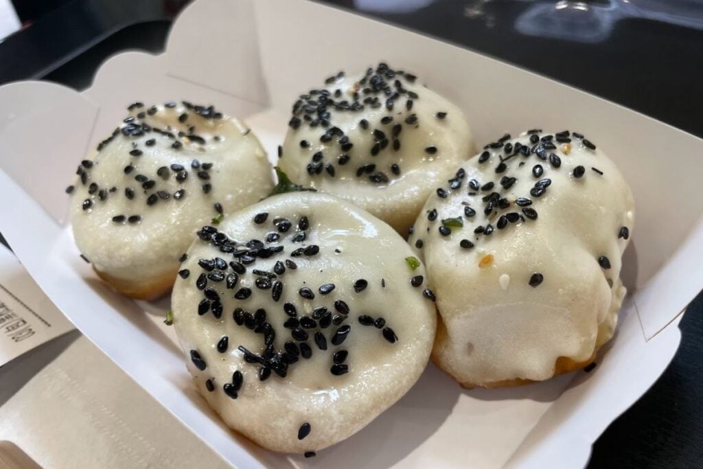 Cheap eats in Hong Kong you must try at least once 10 best cheap eats in hong kong Cheung Hing Kee Shanghai Pan-fried Buns