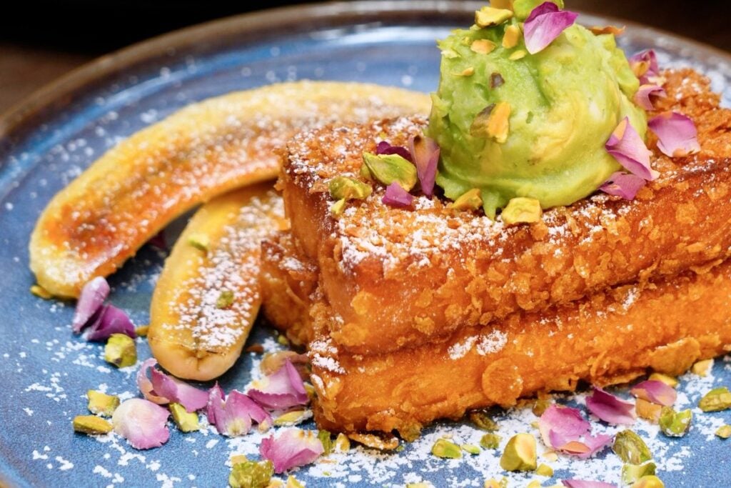 The top spots for breakfast in Central, from bagel specialists to pancake purveyors 2 CAFÉ LANDMARK The top spots for breakfast in Central, from bagel specialists to pancake purveyors