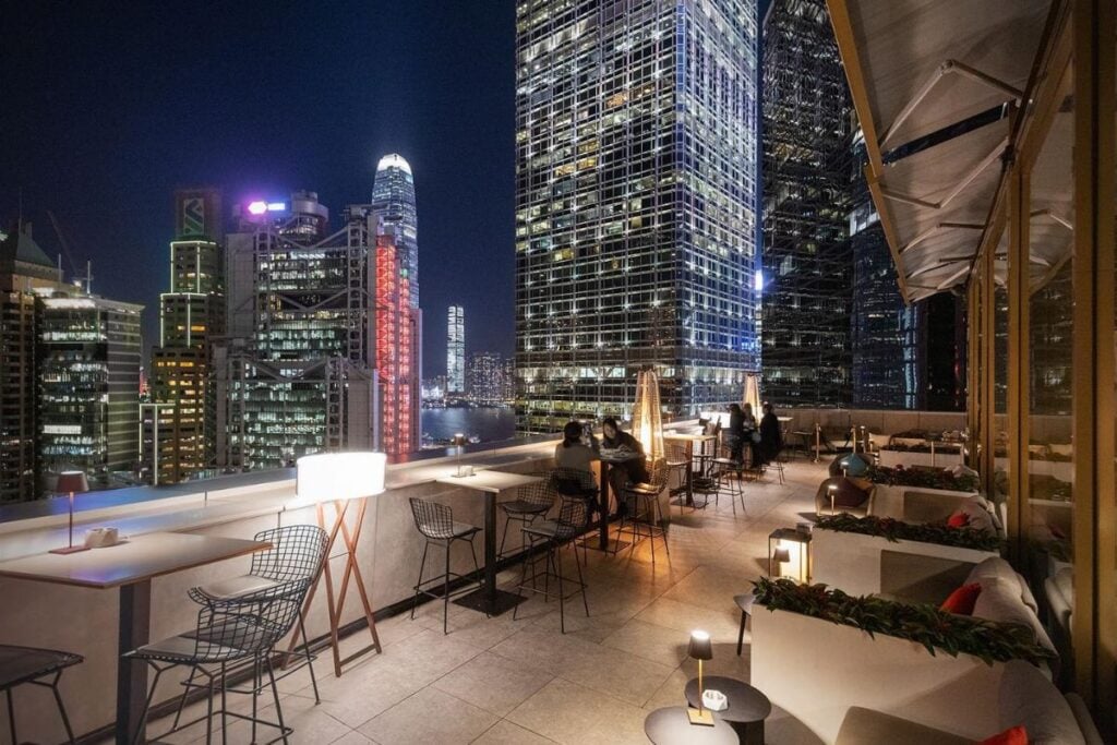 The coolest rooftop bars in Hong Kong for incredible views and drinks 5 best rooftop bars hong kong Popinjays