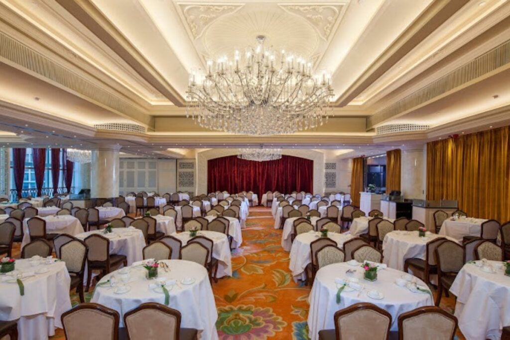 Where to eat and drink over 48 hours in Hong Kong for your next weekend trip 5 48 hours eating drinking Hong Kong itinerary weekend trip Maxim's Palace