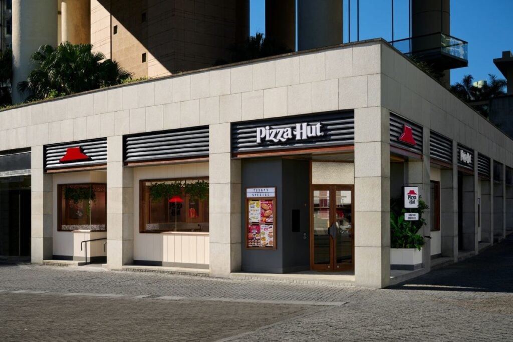 Pizza Hut opens Tung Chung concept store with a retro 1990s American look Pizza Hut Tung Chung concept store