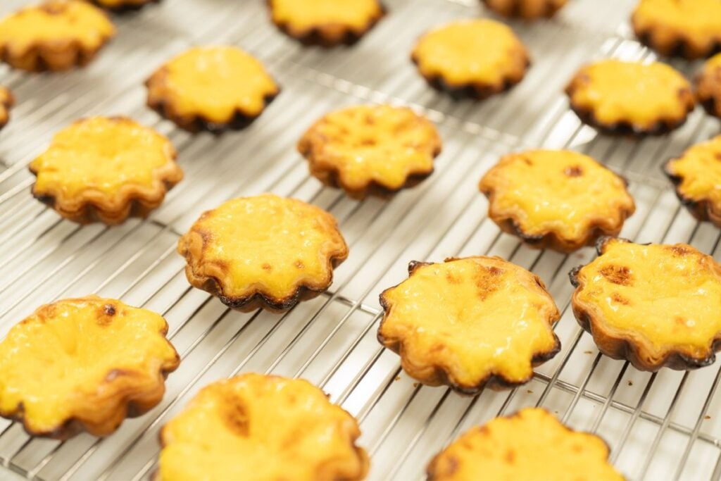 r é n launches Artisan Egg Tarts made with Hong Kong eggs at VTC’s Shine 1 r é n launches Artisan Egg Tarts