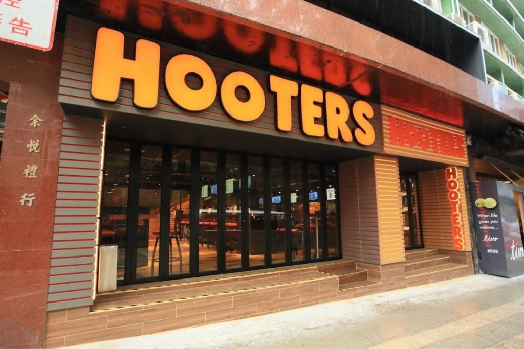 Thai Pai Dong is opening a “Hooters-style” restaurant in Central in mid-June Thai Pai Dong Hooters style restaurant Central June