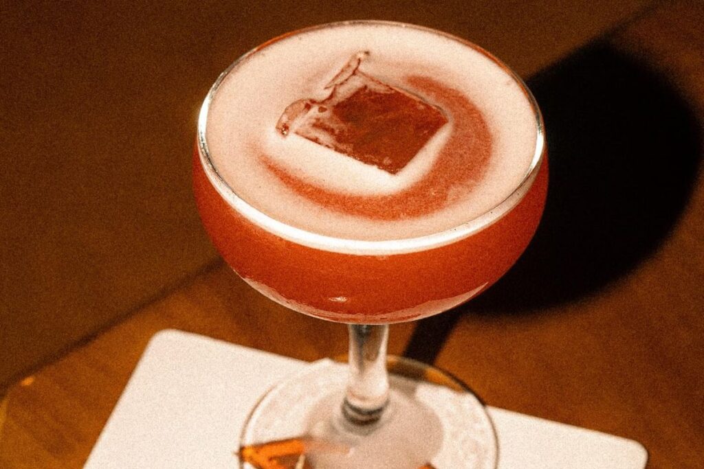 Where to eat and drink over 48 hours in Hong Kong for your next weekend trip 2 21 best bars in Central, Hong Kong