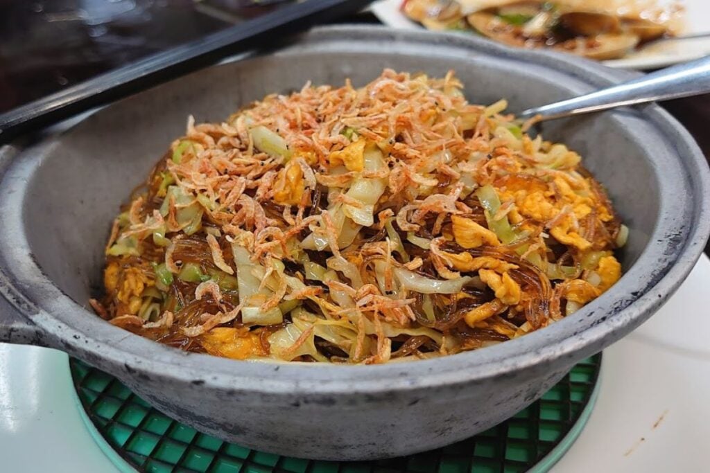 The best dai pai dongs in Hong Kong for the ultimate wok hei flavours 14 the best dai pai dongs hong kong cantonese food street eating Daisy Kitchen