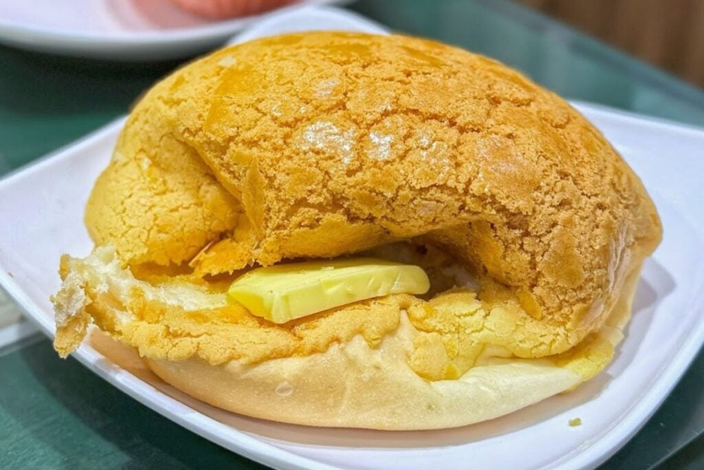 The best pineapple buns in Hong Kong 5 best pineapple buns Hong Kong Hong Lin Restaurant