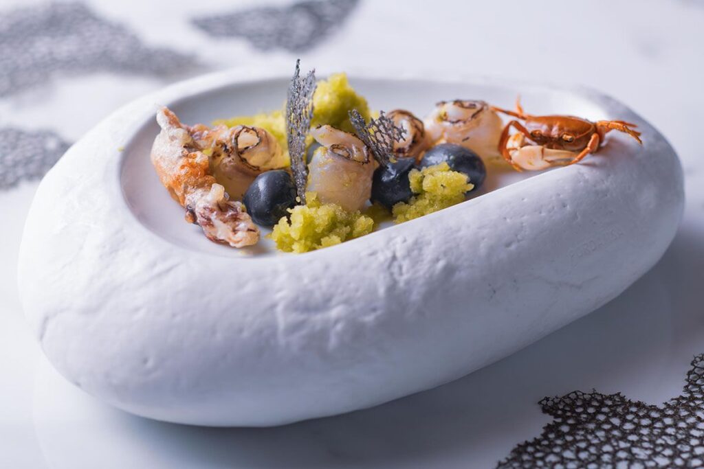 The best restaurants in Admiralty for business lunches and luxurious dinners AMMO