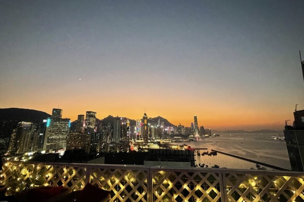 The coolest rooftop bars in Hong Kong for incredible views and drinks 12 coolest rooftop bars in Hong Kong
